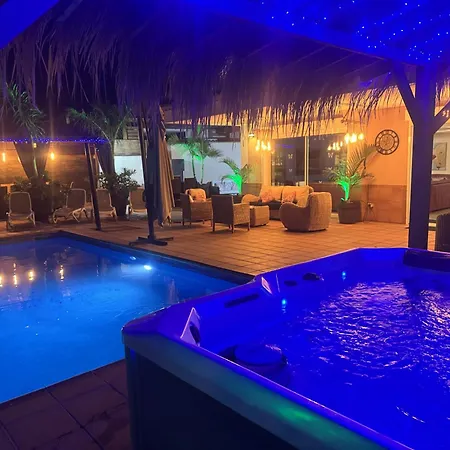 Villa Blossom In The Beautiful Area Of Puerto Santiago Tenerife With 5 Bedrooms For Up To 10 Guests Private Swimming Pool And Many Other Activities To Entertain The Family Secure Parking For 2 Cars And Disabled Access Throughout Puerto de Santiago (Tenerife)