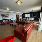 Blossom In The Beautiful Area Of Puerto Santiago Tenerife With 5 Bedrooms For Up To 10 Guests Private Swimming Pool And Many Other Activities To Entertain The Family Secure Parking For 2 Cars And Disabled Access Throughout Villa Puerto de Santiago (Tenerife)