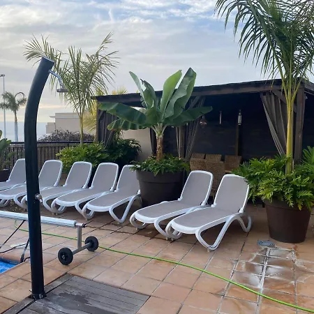 빌라 Blossom In The Beautiful Area Of Puerto Santiago Tenerife With 5 Bedrooms For Up To 10 Guests Private Swimming Pool And Many Other Activities To Entertain The Family Secure Parking For 2 Cars And Disabled Access Throughout