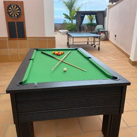 Blossom In The Beautiful Area Of Puerto Santiago Tenerife With 5 Bedrooms For Up To 10 Guests Private Swimming Pool And Many Other Activities To Entertain The Family Secure Parking For 2 Cars And Disabled Access Throughout 빌라 푸에르토 데 산티아고