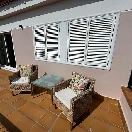 빌라 Blossom In The Beautiful Area Of Puerto Santiago Tenerife With 5 Bedrooms For Up To 10 Guests Private Swimming Pool And Many Other Activities To Entertain The Family Secure Parking For 2 Cars And Disabled Access Throughout *