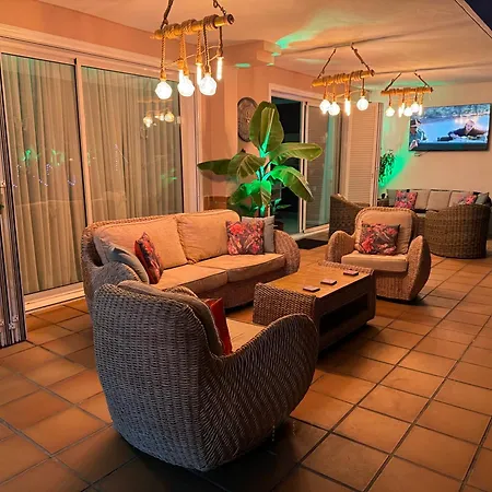 Blossom In The Beautiful Area Of Puerto Santiago Tenerife With 5 Bedrooms For Up To 10 Guests Private Swimming Pool And Many Other Activities To Entertain The Family Secure Parking For 2 Cars And Disabled Access Throughout 빌라 푸에르토 데 산티아고