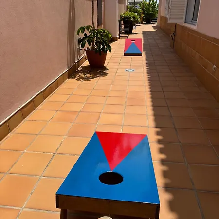 빌라 Blossom In The Beautiful Area Of Puerto Santiago Tenerife With 5 Bedrooms For Up To 10 Guests Private Swimming Pool And Many Other Activities To Entertain The Family Secure Parking For 2 Cars And Disabled Access Throughout