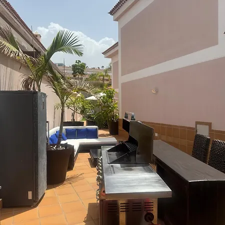 וילה Blossom In The Beautiful Area Of Puerto Santiago Tenerife With 5 Bedrooms For Up To 10 Guests Private Swimming Pool And Many Other Activities To Entertain The Family Secure Parking For 2 Cars And Disabled Access Throughout *