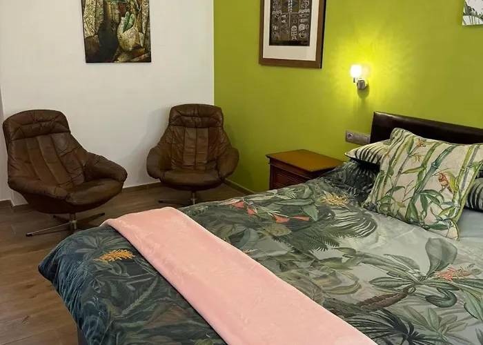 Blossom In The Beautiful Area Of Puerto Santiago Tenerife With 5 Bedrooms For Up To 10 Guests Private Swimming Pool And Many Other Activities To Entertain The Family Secure Parking For 2 Cars And Disabled Access Throughout * Puerto de Santiago (Tenerife)