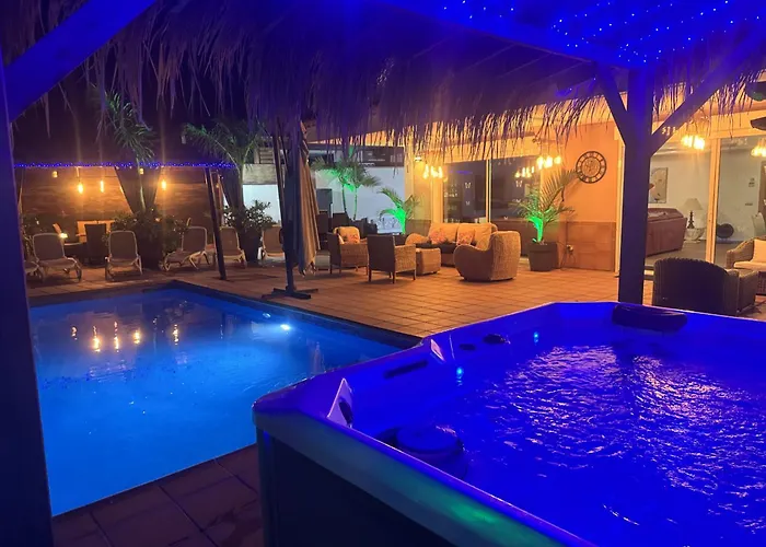 Villa Blossom In The Beautiful Area Of Puerto Santiago Tenerife With 5 Bedrooms For Up To 10 Guests Private Swimming Pool And Many Other Activities To Entertain The Family Secure Parking For 2 Cars And Disabled Access Throughout Puerto de Santiago (Tenerife)
