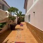 Blossom In The Beautiful Area Of Puerto Santiago Tenerife With 5 Bedrooms For Up To 10 Guests Private Swimming Pool And Many Other Activities To Entertain The Family Secure Parking For 2 Cars And Disabled Access Throughout Вилла Пуэрто-де-Сантьяго