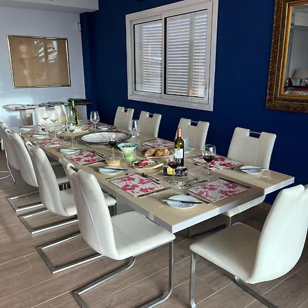 Blossom In The Beautiful Area Of Puerto Santiago Tenerife With 5 Bedrooms For Up To 10 Guests Private Swimming Pool And Many Other Activities To Entertain The Family Secure Parking For 2 Cars And Disabled Access Throughout Βίλα Puerto de Santiago (Tenerife)