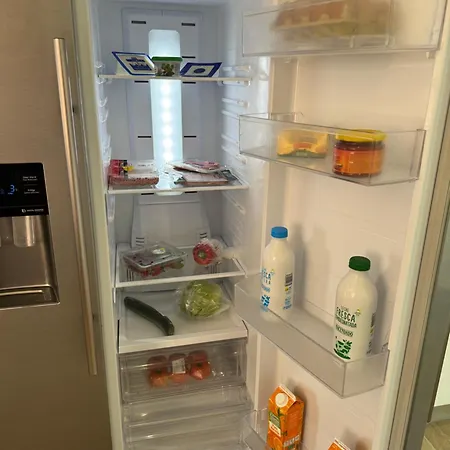 Βίλα Blossom In The Beautiful Area Of Puerto Santiago Tenerife With 5 Bedrooms For Up To 10 Guests Private Swimming Pool And Many Other Activities To Entertain The Family Secure Parking For 2 Cars And Disabled Access Throughout *