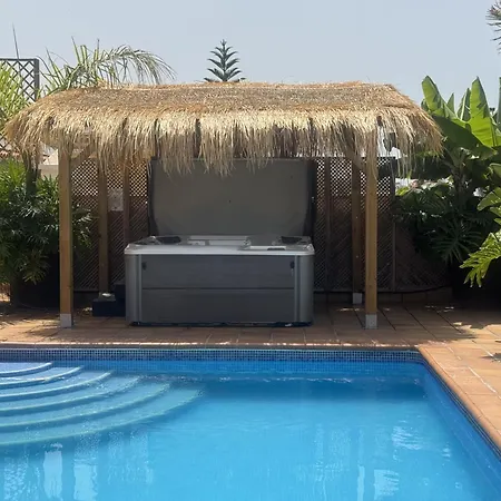 Blossom In The Beautiful Area Of Puerto Santiago Tenerife With 5 Bedrooms For Up To 10 Guests Private Swimming Pool And Many Other Activities To Entertain The Family Secure Parking For 2 Cars And Disabled Access Throughout Puerto de Santiago (Tenerife)