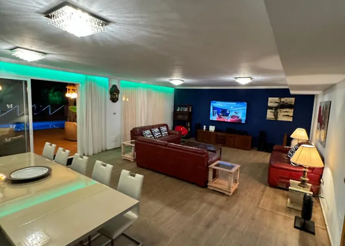 فيلة Blossom In The Beautiful Area Of Puerto Santiago Tenerife With 5 Bedrooms For Up To 10 Guests Private Swimming Pool And Many Other Activities To Entertain The Family Secure Parking For 2 Cars And Disabled Access Throughout بويرتو دي سانتياغو
