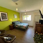 Blossom In The Beautiful Area Of Puerto Santiago Tenerife With 5 Bedrooms For Up To 10 Guests Private Swimming Pool And Many Other Activities To Entertain The Family Secure Parking For 2 Cars And Disabled Access Throughout Villa Puerto de Santiago (Tenerife)