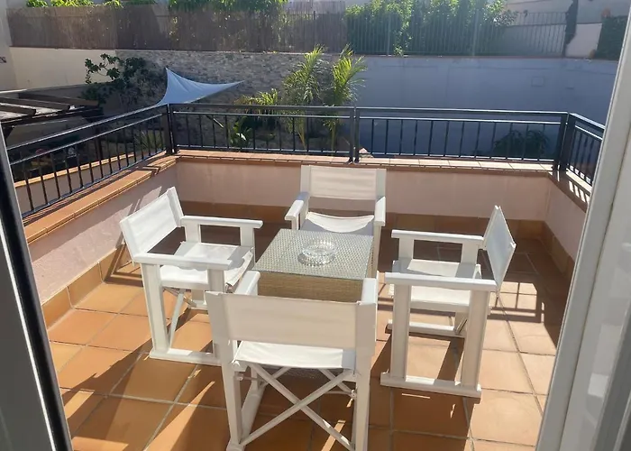 Blossom In The Beautiful Area Of Puerto Santiago Tenerife With 5 Bedrooms For Up To 10 Guests Private Swimming Pool And Many Other Activities To Entertain The Family Secure Parking For 2 Cars And Disabled Access Throughout Villa Puerto de Santiago (Tenerife)