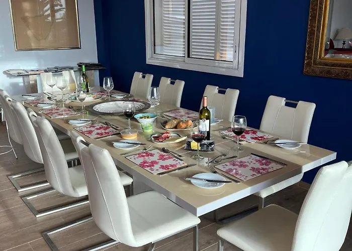 Blossom In The Beautiful Area Of Puerto Santiago Tenerife With 5 Bedrooms For Up To 10 Guests Private Swimming Pool And Many Other Activities To Entertain The Family Secure Parking For 2 Cars And Disabled Access Throughout Villa Puerto de Santiago (Tenerife)